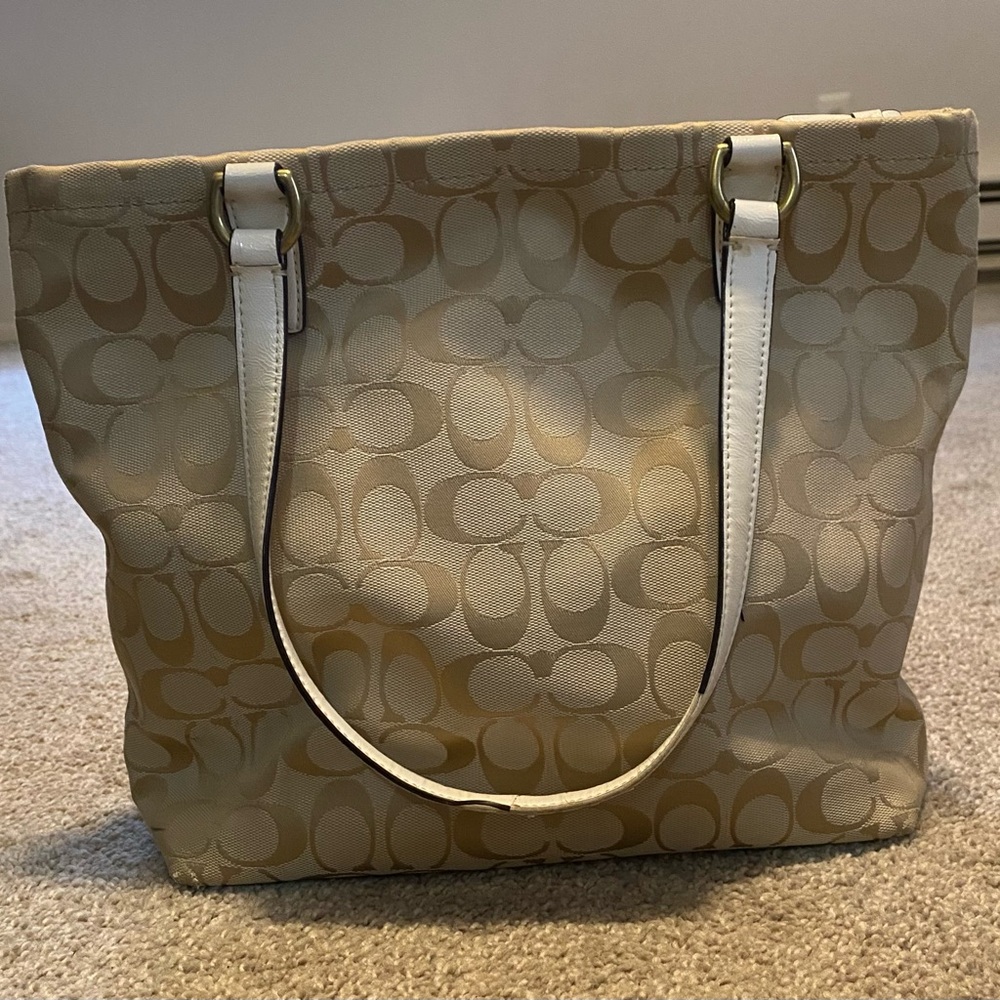 Coach Beige Signature Canvas Shoulder Bag with Cream Trim - Picture 2 of 10